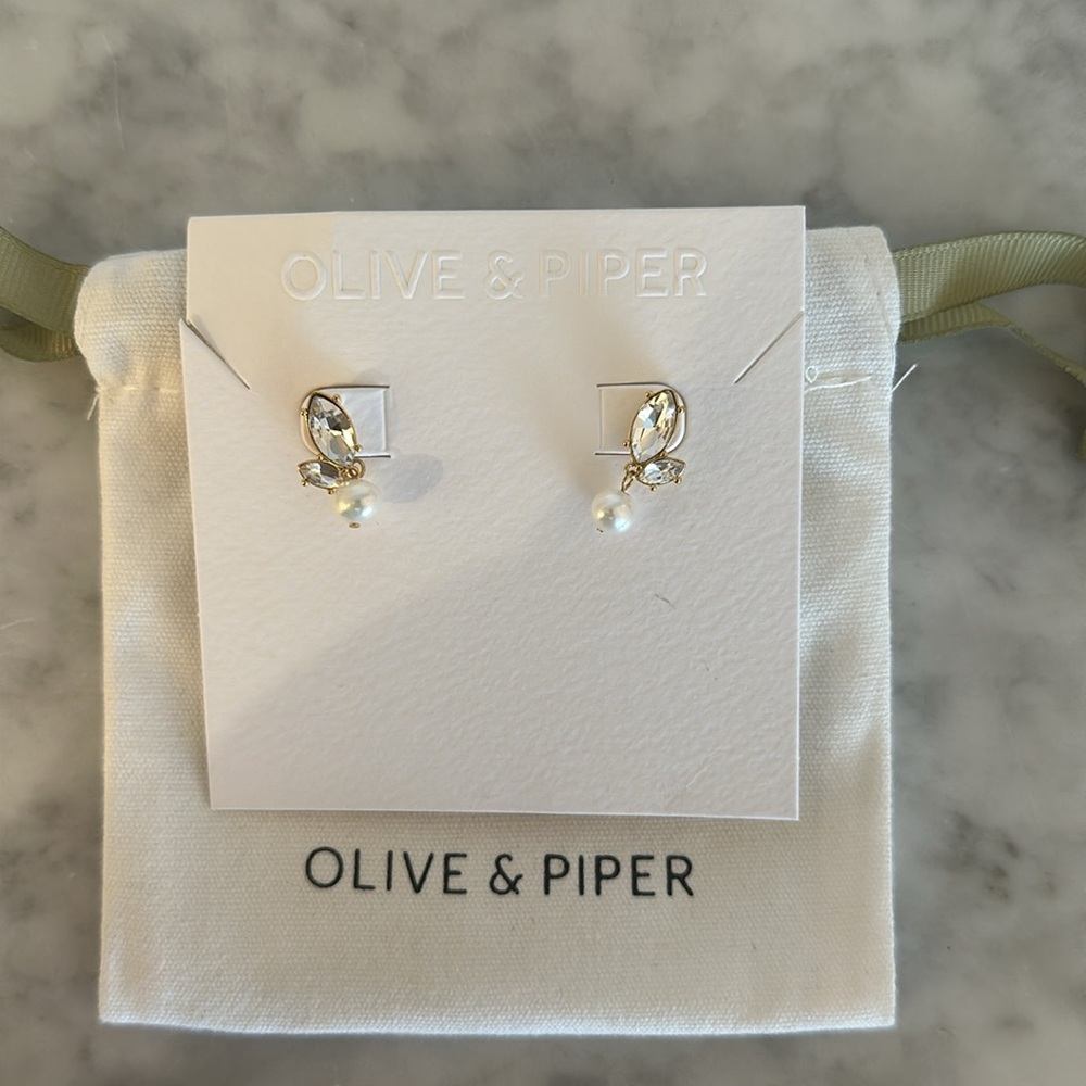 olive & piper bryn pearl earrings